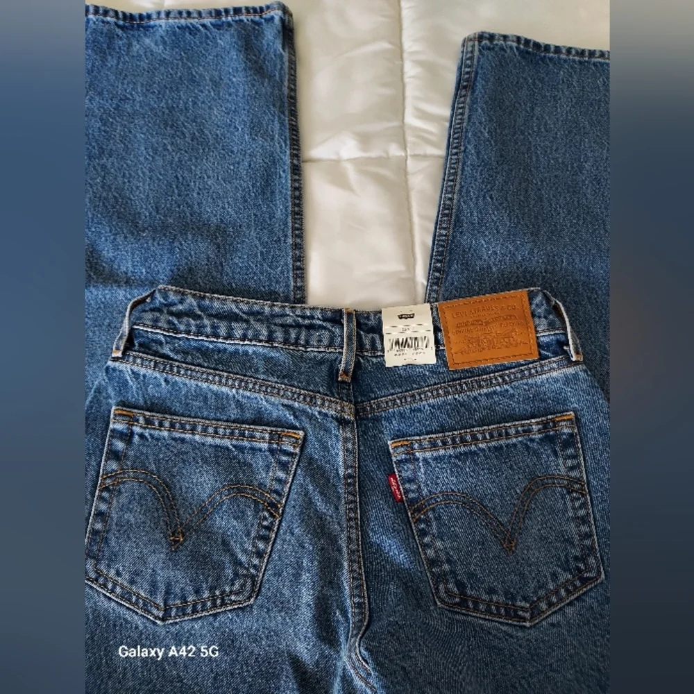 NWT Levi's premium low loose jeans, 100 percent cotton, 25x32 - Picture 7 of 9